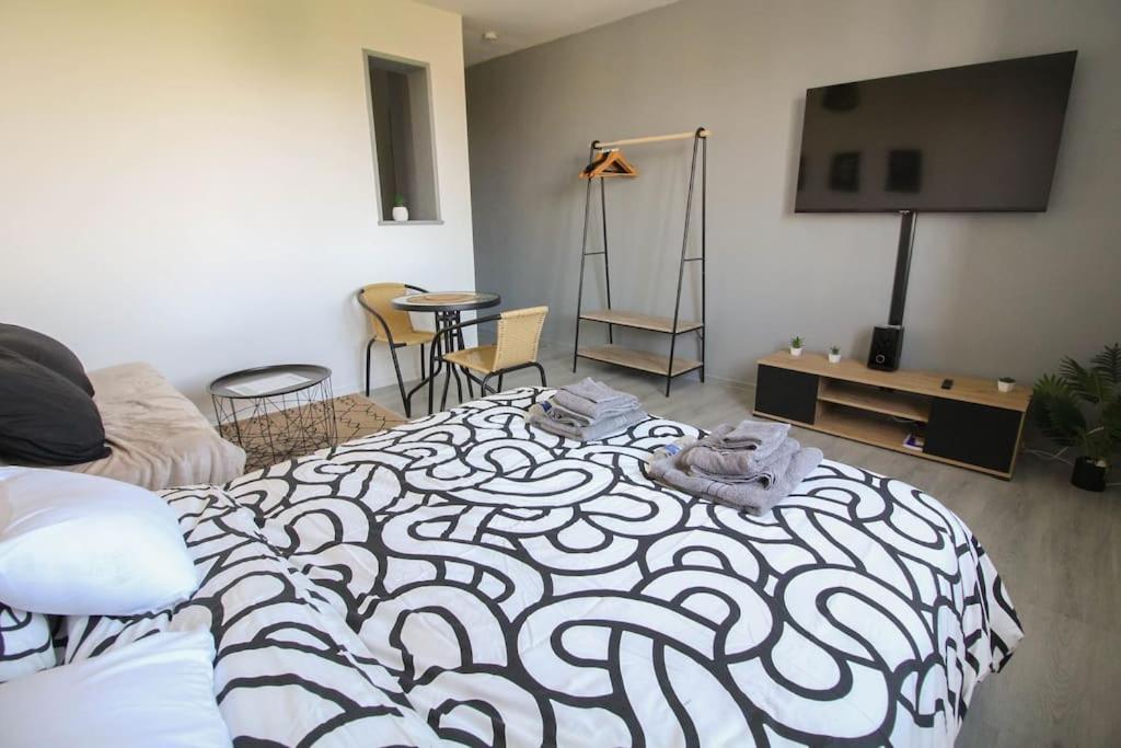 Le Republique Grand Studio Wi-Fi / Netflix Angoulême Exteriör bild